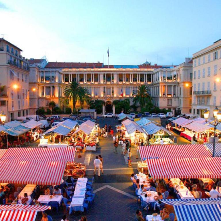 Charming flat, fully equipped, air conditioning, beach only 300m - LA LOGE - Appartement 1 Chambre - Vue sur Ville - 53