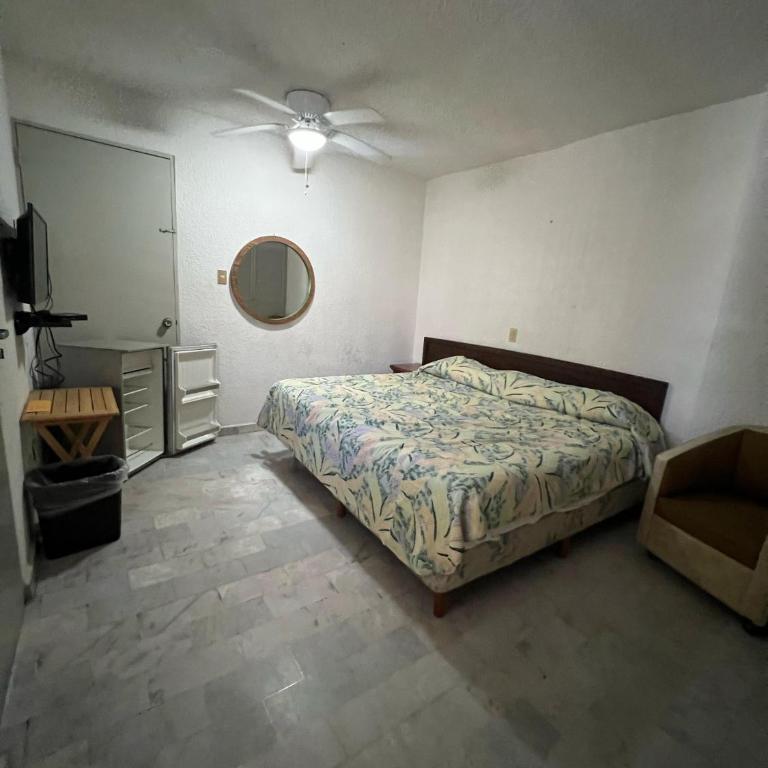 Hotel Suites Jazmín Acapulco - Estudio con 1 cama grande - 3