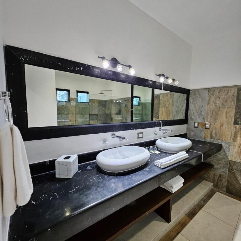 Live the Beach Life Luxury, Location and Total Comfort - Two-Bedroom Apartment - 31