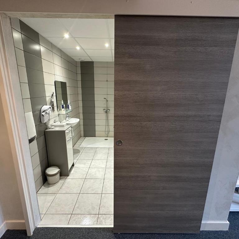 Hotel Chiffre - Chambre Double - Accessible aux Personnes à Mobilité Réduite - 1