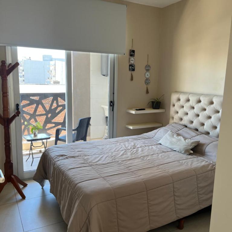 "The Best in the City" Hermoso departamento amplio, moderno y luminoso, ubicado en el centro de la ciudad, a pocas cuadras de peatonal Junin, a cuadras de plaza torrent y plaza la cruz, edificio moderno con ingreso digital, hasta 4 personas - Apartamento de 1 dormitorio - 5