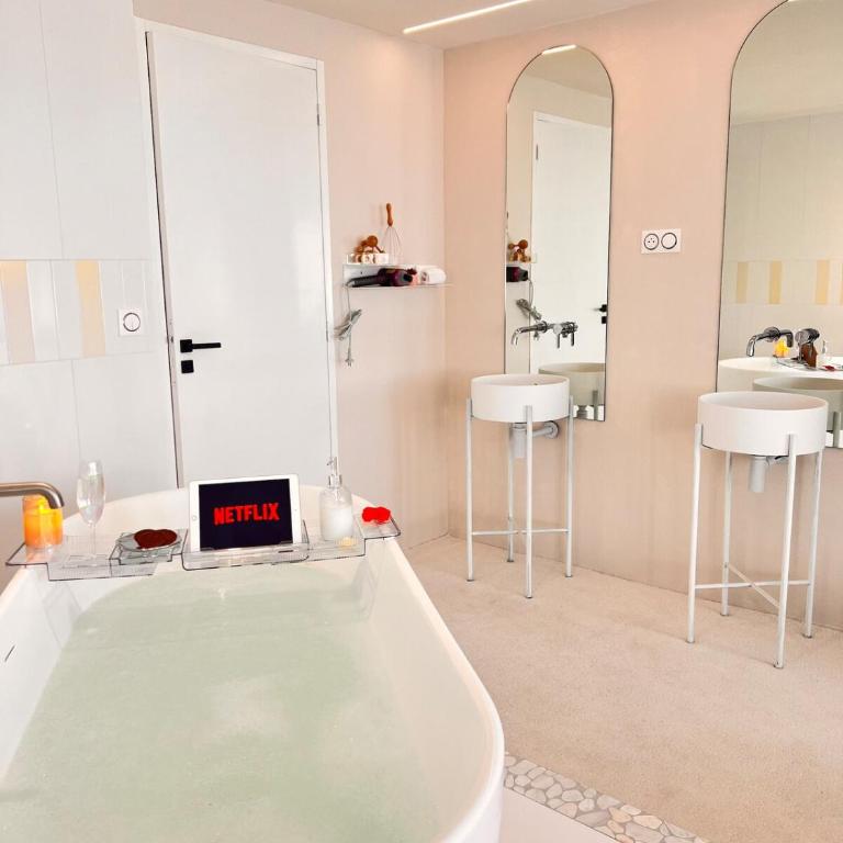 Suite Cozy - lit rond Bergson Stade Zénith Technopole - Appartamento con 1 Camera da Letto - 11