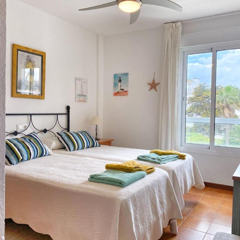 Apartamento en Urbanización Privada con Piscina en Primera Linea de Playa - Apartamento de 1 dormitorio - 2
