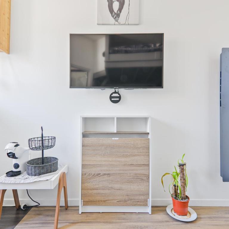 Très Petit Studio Calme Proche Buttes-Chaumont - Appartement 1 Chambre - 12