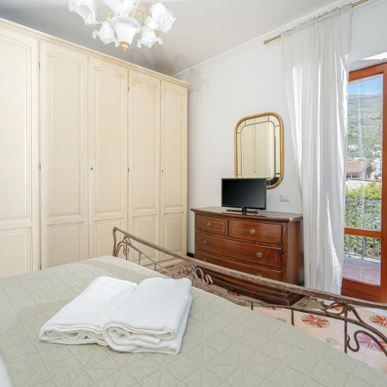 Casa Lillibett - Two-Bedroom Apartment with Balcony - 3