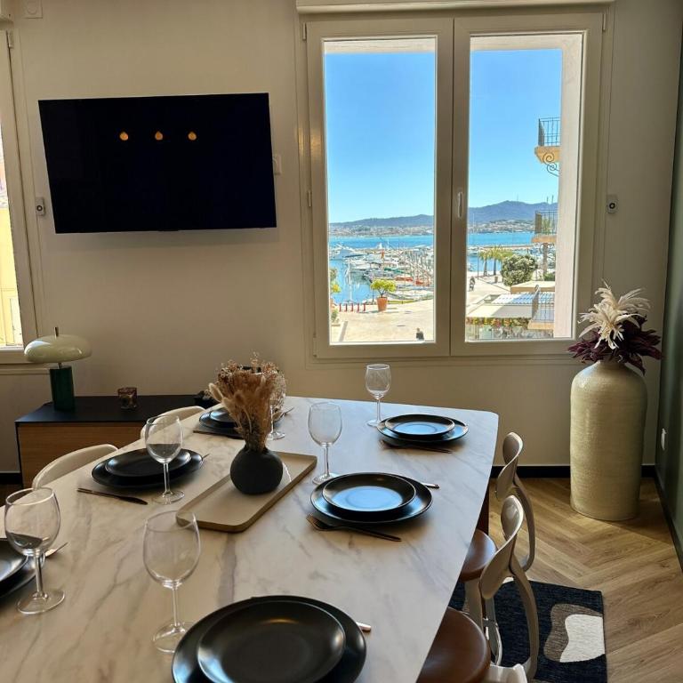LeBellevue Vue exceptionnelle - port de Sanary - Appartement 3 Chambres - 1