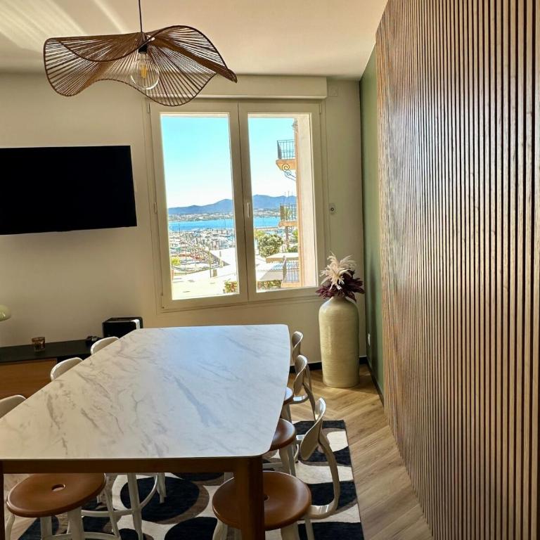 LeBellevue Vue exceptionnelle - port de Sanary - Appartement 3 Chambres - 35