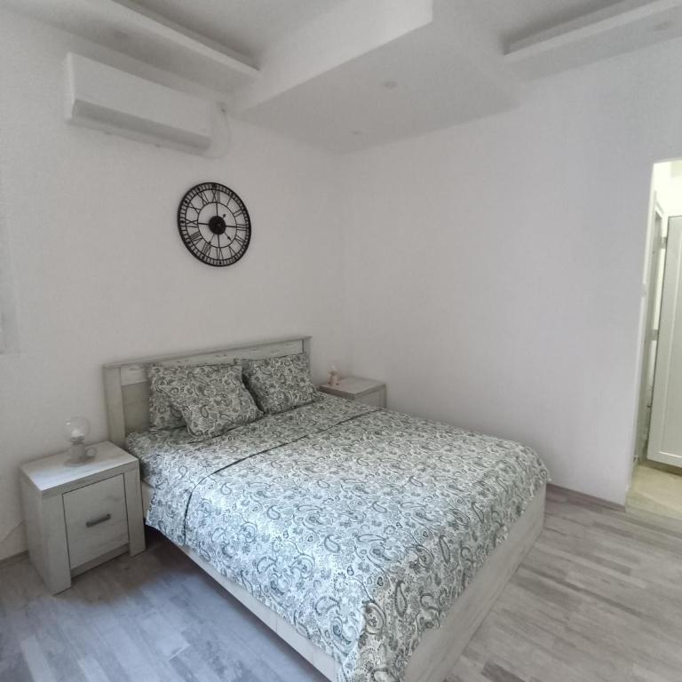 White Apartment Slavija - One-Bedroom Apartment - 3