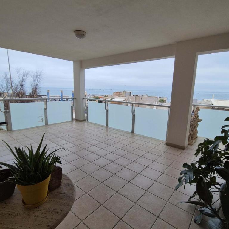 Seaside Residence - Two-Bedroom Apartment - 8