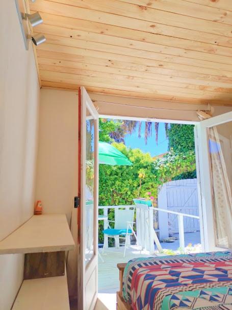 The Ocean Hostel - Habitación Doble con balcón y vistas al mar - 8