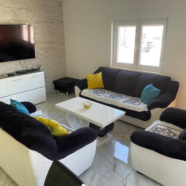 Apartment with large living room - Two-Bedroom Apartment with Balcony - 1