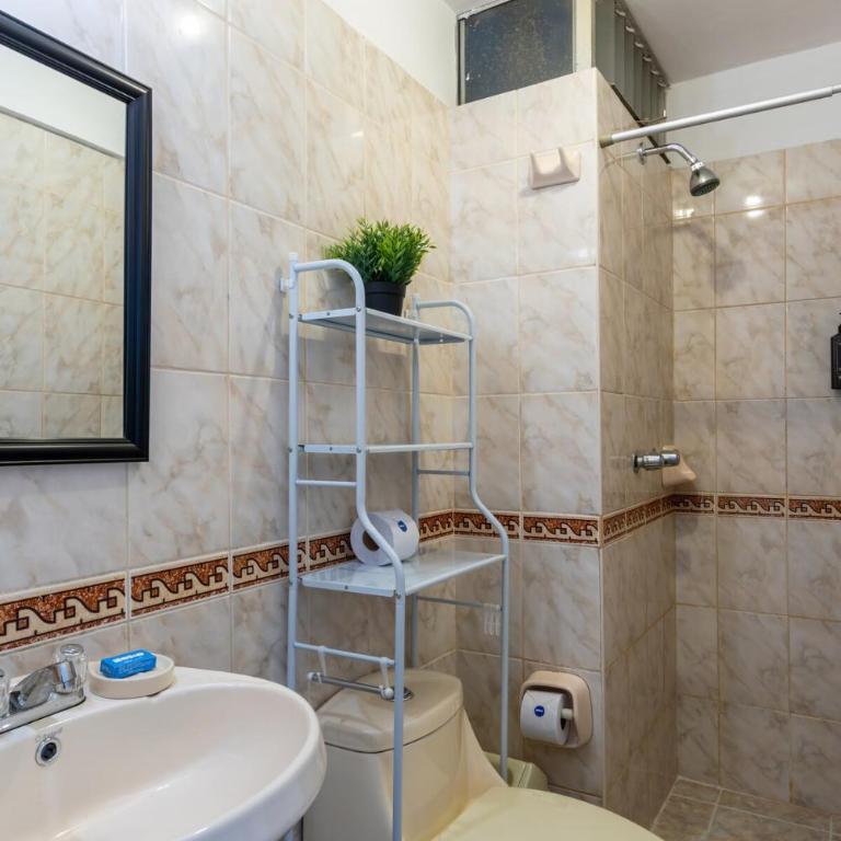 Stylish La Paz Apartment by Geko - Three-Bedroom Apartment - 14