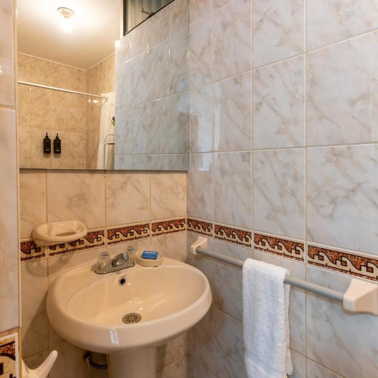 Stylish La Paz Apartment by Geko - Three-Bedroom Apartment - 17