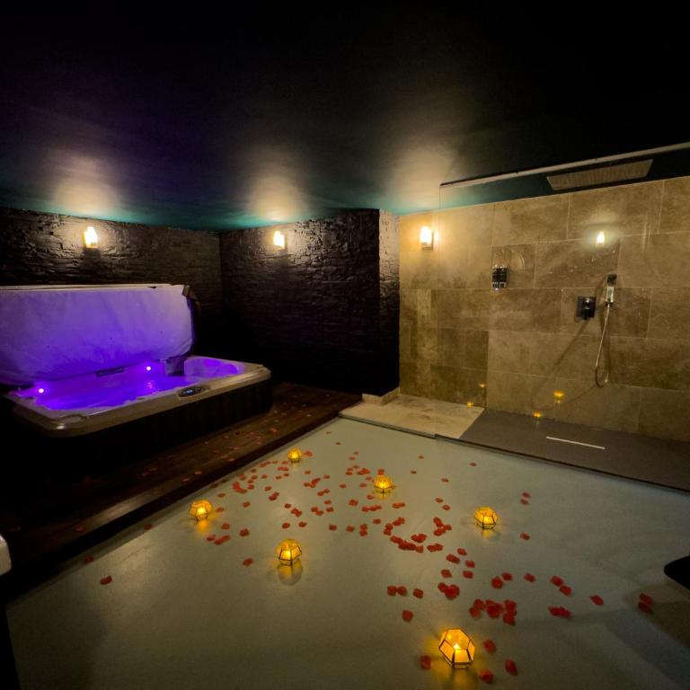 Mieuxqualhotel jacuzzi privatif Velvet Desire - Appartement 1 Chambre - 6
