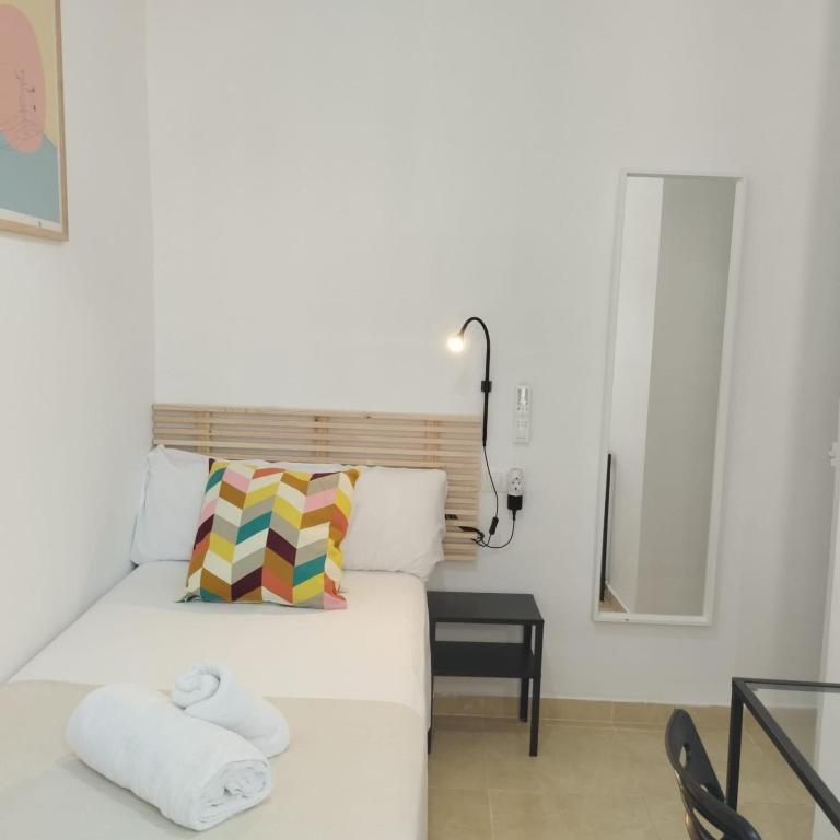 Apartamentos Alcazaba - Three-Bedroom Apartment - 8