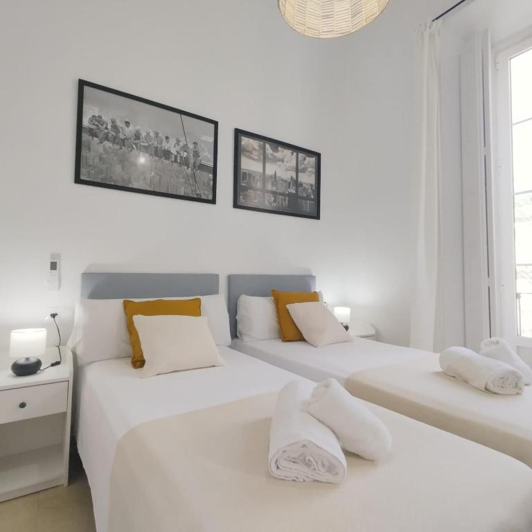 Apartamentos Alcazaba - Three-Bedroom Apartment - 10
