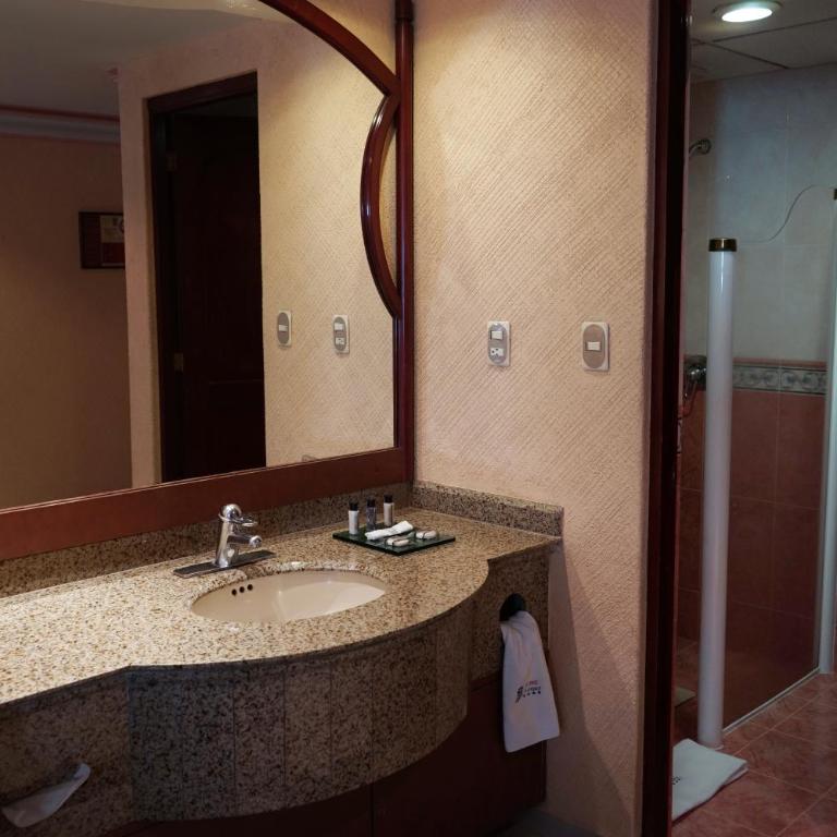 Hotel Monaco - Suite Master - 7