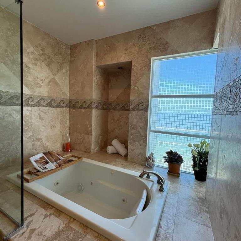 Oceanfront Villa 4BR 4 BA Real Mediterraneo - Villa - 12