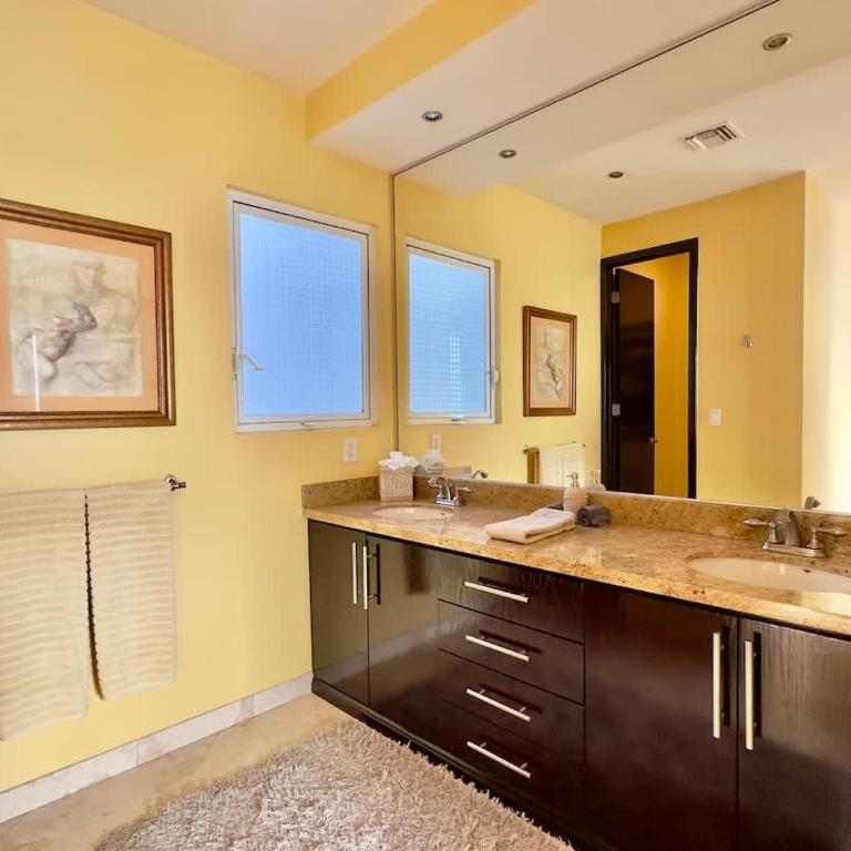 Oceanfront Villa 4BR 4 BA Real Mediterraneo - Villa - 10