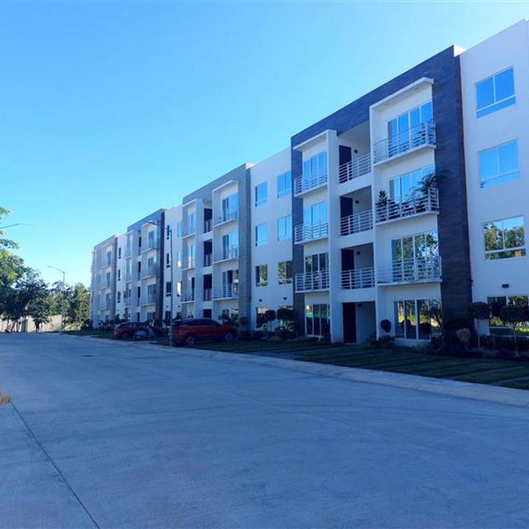 Apartment with 3 Bedrooms, AC, Pool and Clubhouse - Three-Bedroom Apartment - 4