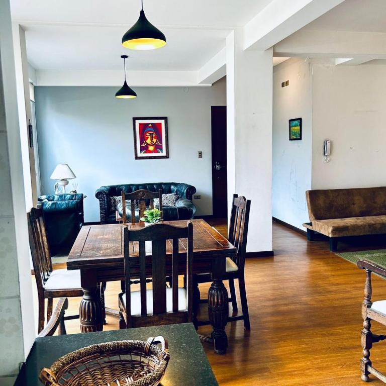 Departamento amplio, elegante y perfectamente ubicado - Apartamento de 3 dormitorios - 1