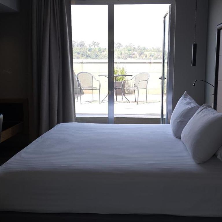 Ramada by Wyndham Mexico City Santa Fe - 1 King Bed, Suite Terrace, Non-Smoking - 13