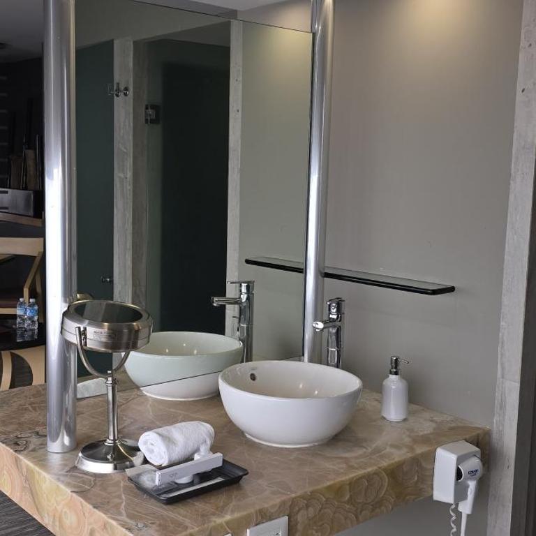 Ramada by Wyndham Mexico City Santa Fe - 1 King Bed, Suite Terrace, Non-Smoking - 14