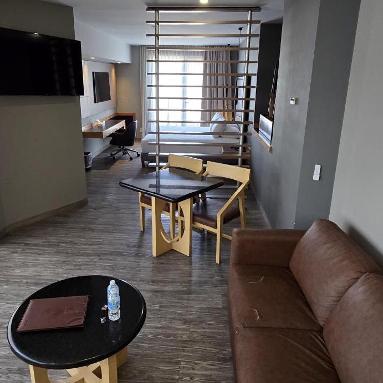 Ramada by Wyndham Mexico City Santa Fe - 1 King Bed, Suite Terrace, Non-Smoking - 15