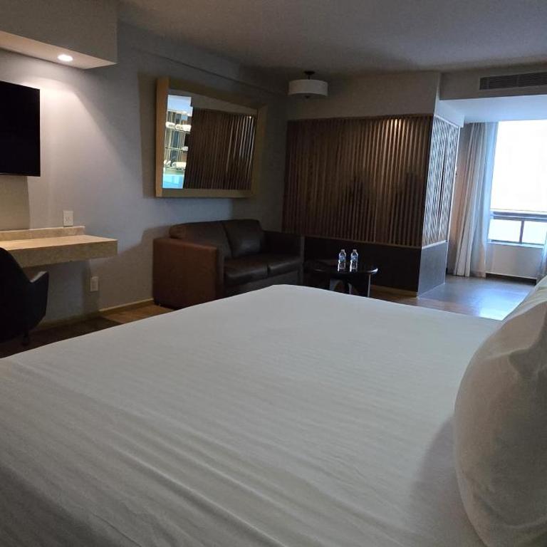 Ramada by Wyndham Mexico City Santa Fe - King Bungalow Suite, Non-Smoking - 5