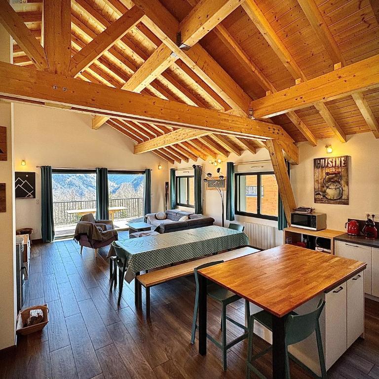 Ax 3 Domaines - Le Chalet Totis - Three-Bedroom Apartment - 1