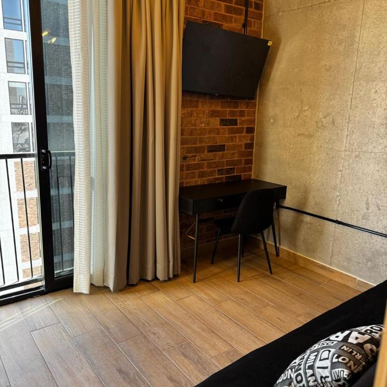 Stylish Private Room City Views & Prime Location - One-Bedroom Apartment - 29
