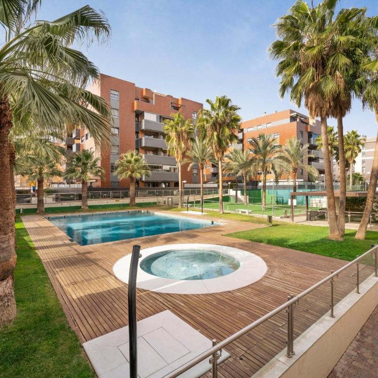 EMIR 5B Terraza Piscina y Parking incluido - Three-Bedroom Premium Apartment with Balcony - 2