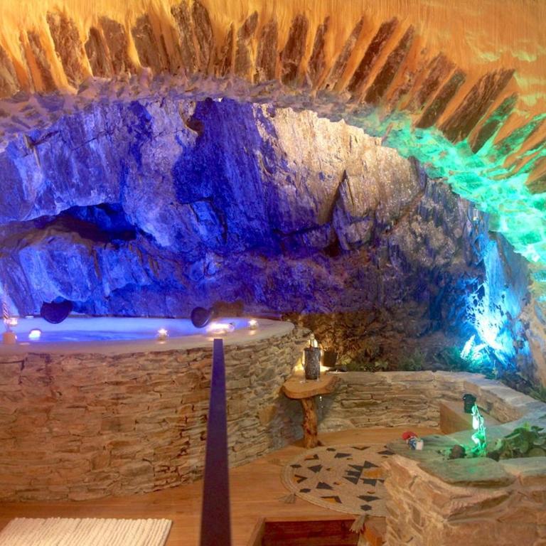 Spa Troglodyte avec Cour, à 20m des Plages, LoveRoom avec Jacuzzi ''Le Ginkgo'' - Appartement 2 Chambres - 3
