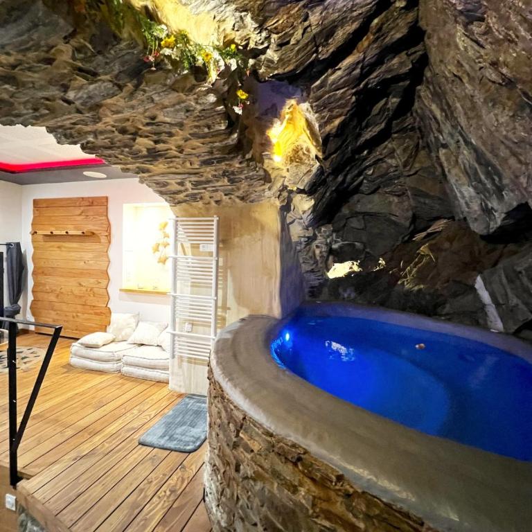 Spa Troglodyte avec Cour, à 20m des Plages, LoveRoom avec Jacuzzi ''Le Ginkgo'' - Appartement 2 Chambres - 6