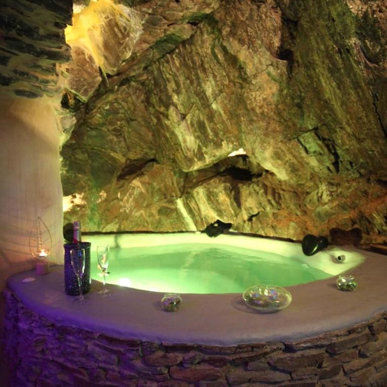 Spa Troglodyte avec Cour, à 20m des Plages, LoveRoom avec Jacuzzi ''Le Ginkgo'' - Appartement 2 Chambres - 26