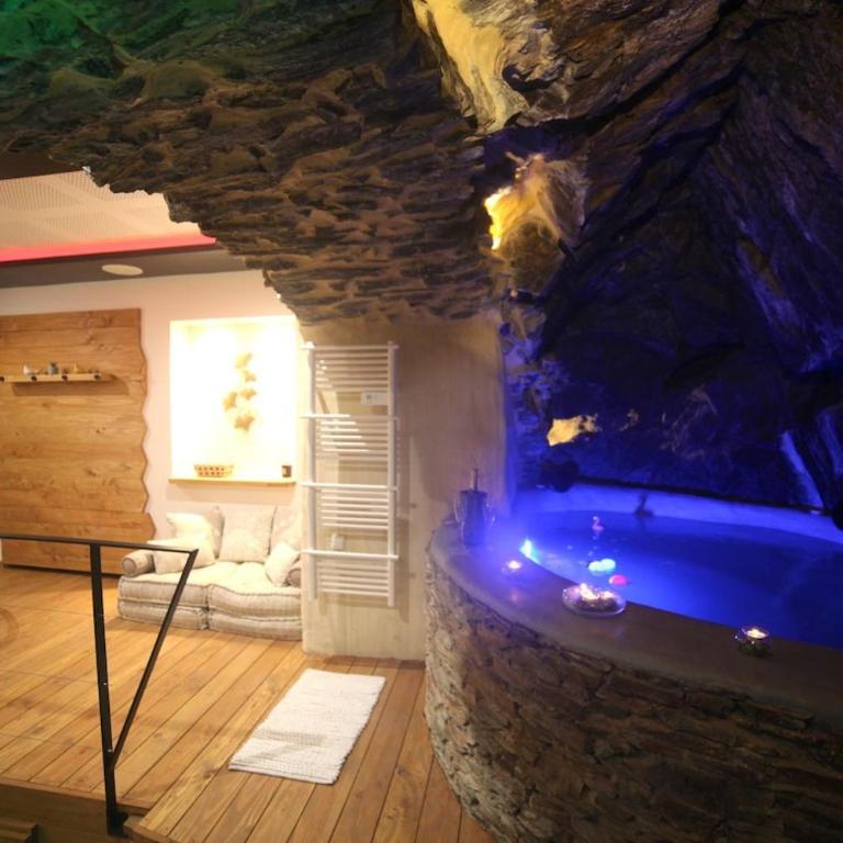 Spa Troglodyte avec Cour, à 20m des Plages, LoveRoom avec Jacuzzi ''Le Ginkgo'' - Appartement 2 Chambres - 31