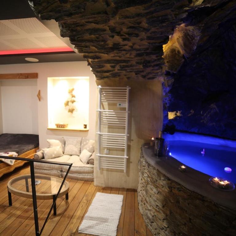 Spa Troglodyte avec Cour, à 20m des Plages, LoveRoom avec Jacuzzi ''Le Ginkgo'' - Appartement 2 Chambres - 32