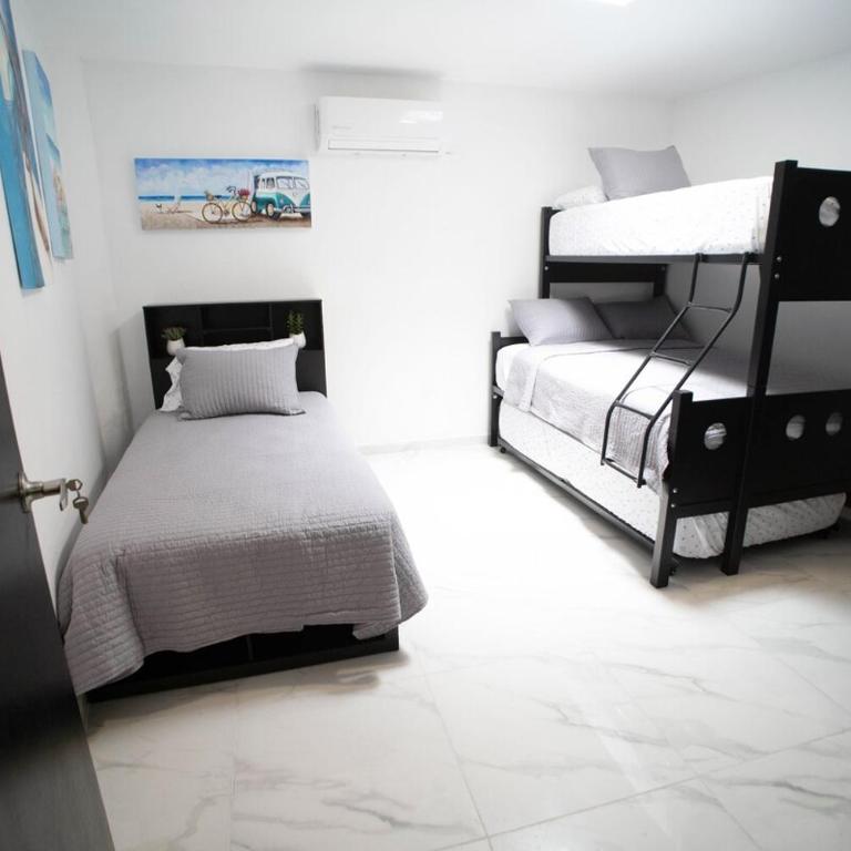 Casa Carolina Remodeled Home - Three-Bedroom House - 16