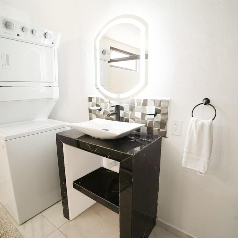 Casa Carolina Remodeled Home - Three-Bedroom House - 12