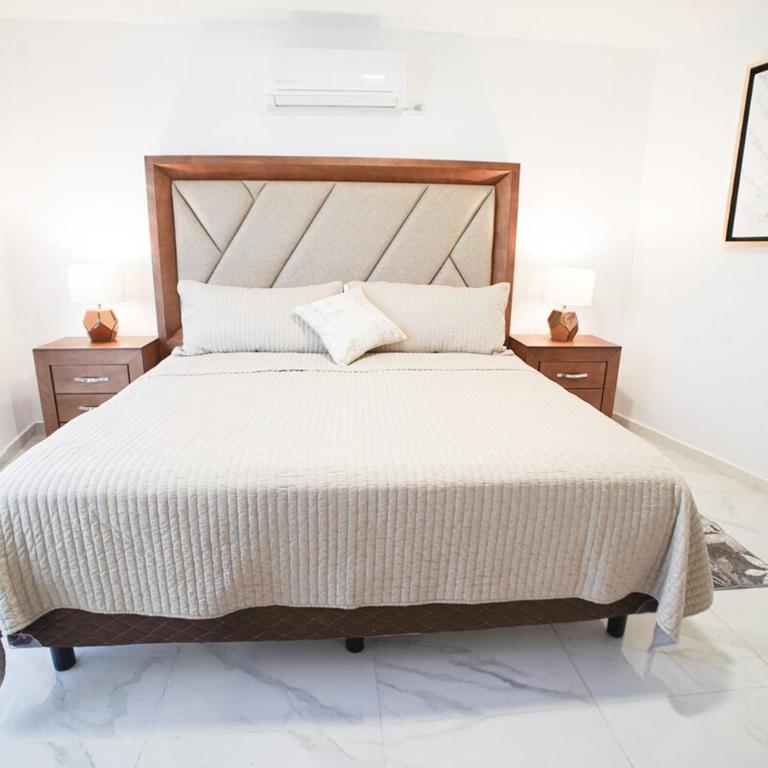 Casa Carolina Remodeled Home - Three-Bedroom House - 13