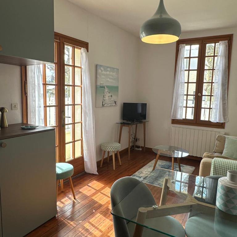 Maison Cozy au Coeur de Cabourg avec Terrasse, Proche Plage, pour 4 Pers., Animaux Acceptés - FR-1-487-328 - Holiday Home (4 Adults) - 12