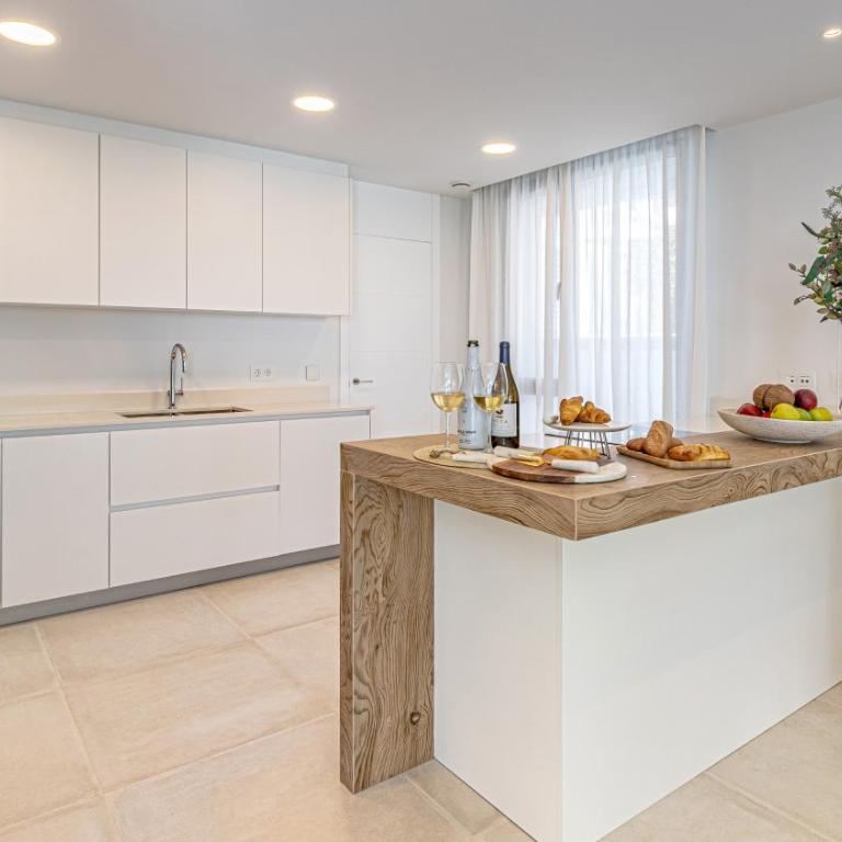 VACATION MARBELLA I Villa Martinica, Turquoise Heated Pool, Rooftop Hot Tub with Sea View, Cine Room, Night Security, Alarm System, 5 min to the Beach - Villa - 39