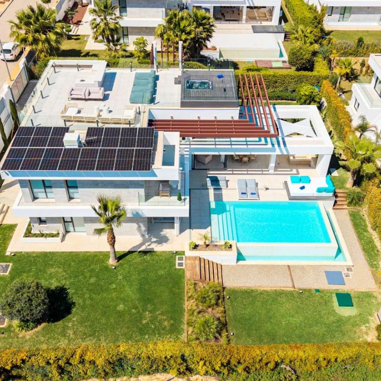 VACATION MARBELLA I Villa Martinica, Turquoise Heated Pool, Rooftop Hot Tub with Sea View, Cine Room, Night Security, Alarm System, 5 min to the Beach - Villa - 37
