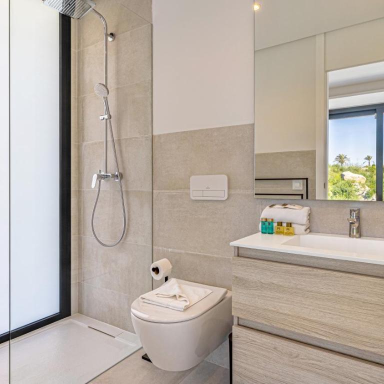 VACATION MARBELLA I Villa Martinica, Turquoise Heated Pool, Rooftop Hot Tub with Sea View, Cine Room, Night Security, Alarm System, 5 min to the Beach - Villa - 42