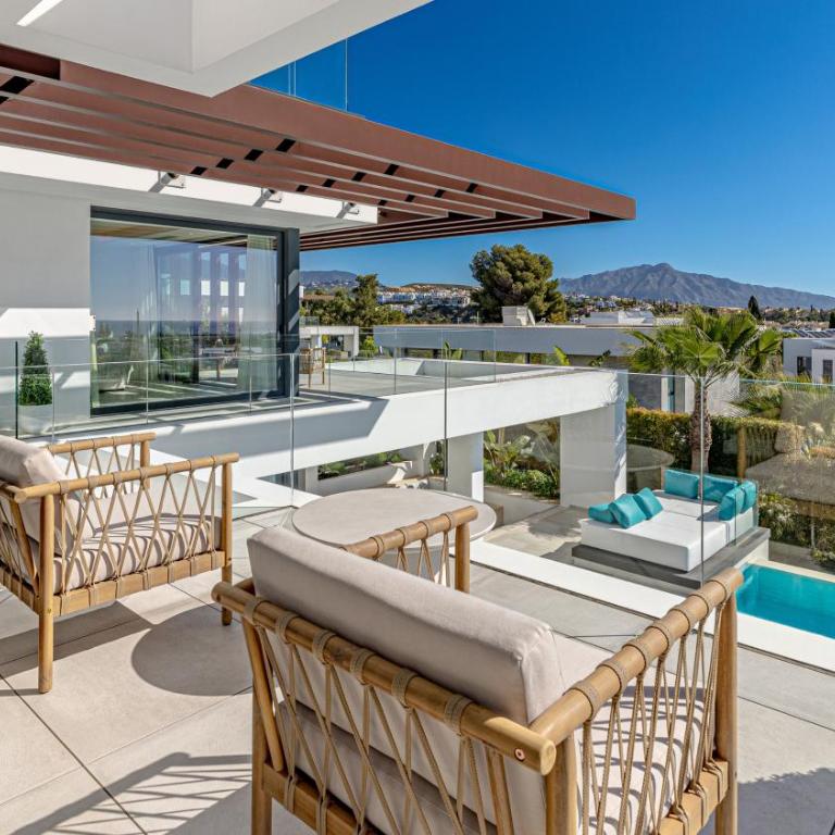 VACATION MARBELLA I Villa Martinica, Turquoise Heated Pool, Rooftop Hot Tub with Sea View, Cine Room, Night Security, Alarm System, 5 min to the Beach - Villa - 35