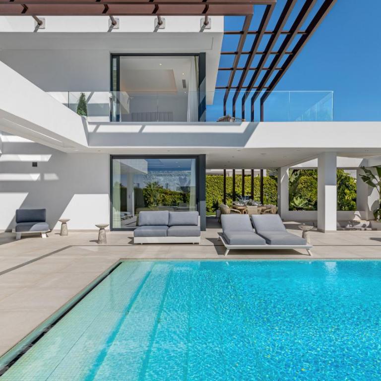 VACATION MARBELLA I Villa Martinica, Turquoise Heated Pool, Rooftop Hot Tub with Sea View, Cine Room, Night Security, Alarm System, 5 min to the Beach - Villa - 13