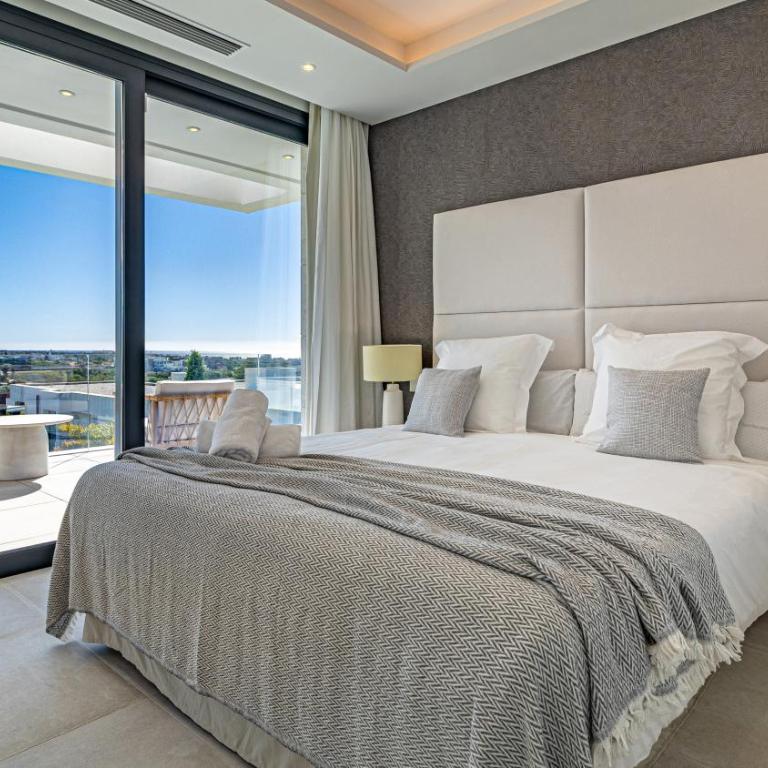 VACATION MARBELLA I Villa Martinica, Turquoise Heated Pool, Rooftop Hot Tub with Sea View, Cine Room, Night Security, Alarm System, 5 min to the Beach - Villa - 34