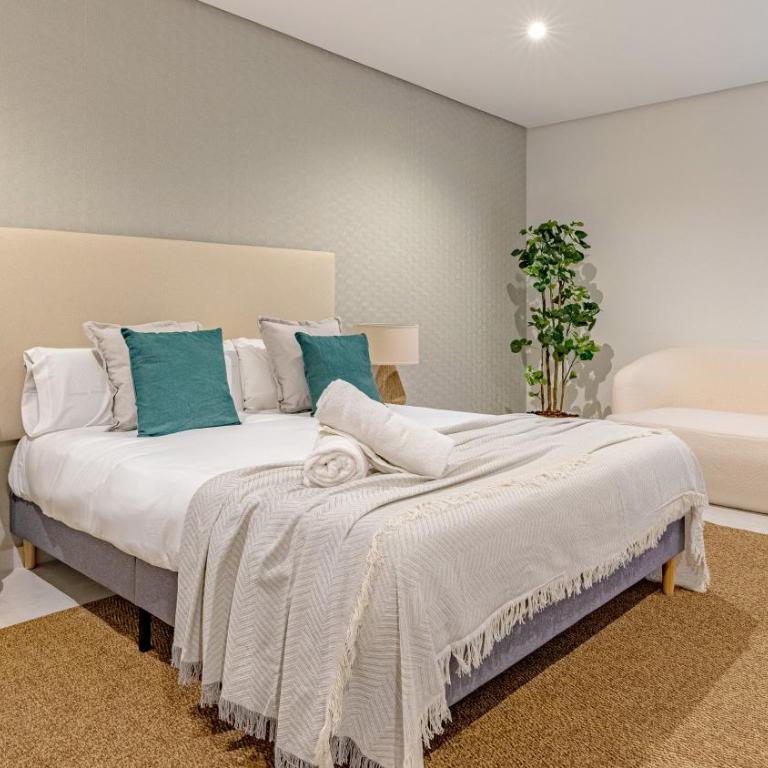 VACATION MARBELLA I Villa Martinica, Turquoise Heated Pool, Rooftop Hot Tub with Sea View, Cine Room, Night Security, Alarm System, 5 min to the Beach - Villa - 46