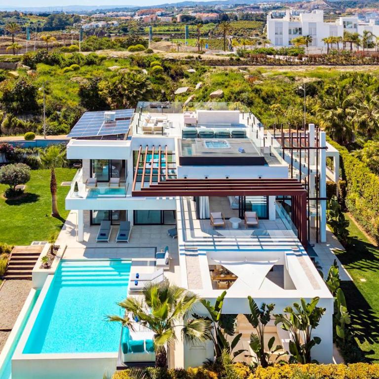 VACATION MARBELLA I Villa Martinica, Turquoise Heated Pool, Rooftop Hot Tub with Sea View, Cine Room, Night Security, Alarm System, 5 min to the Beach - Villa - 16