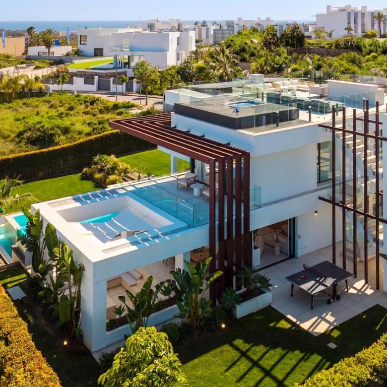 VACATION MARBELLA I Villa Martinica, Turquoise Heated Pool, Rooftop Hot Tub with Sea View, Cine Room, Night Security, Alarm System, 5 min to the Beach - Villa - 4